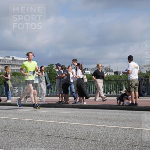 29.06.2025 - hella hamburg halbmarathon Luisa Fischer http://msf.ph/oto/8448786 29.06.2025 09:48:45 Kennedybrücke 11282, 826, 4477, 7534, 7901, 10298, 10865 meine-sportfotos.de