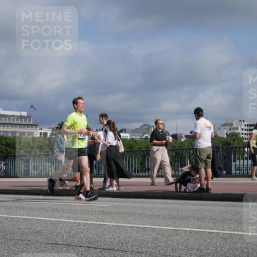 29.06.2025 - hella hamburg halbmarathon Luisa Fischer http://msf.ph/oto/8448797 29.06.2025 09:48:45 Kennedybrücke 1128, 4477, 7534, 7901, 10298, 10865 meine-sportfotos.de