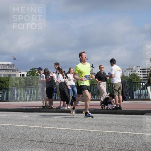 29.06.2025 - hella hamburg halbmarathon Luisa Fischer http://msf.ph/oto/8448811 29.06.2025 09:48:46 Kennedybrücke 11282, 1344, 4477, 7534, 7628, 7901, 10865 meine-sportfotos.de