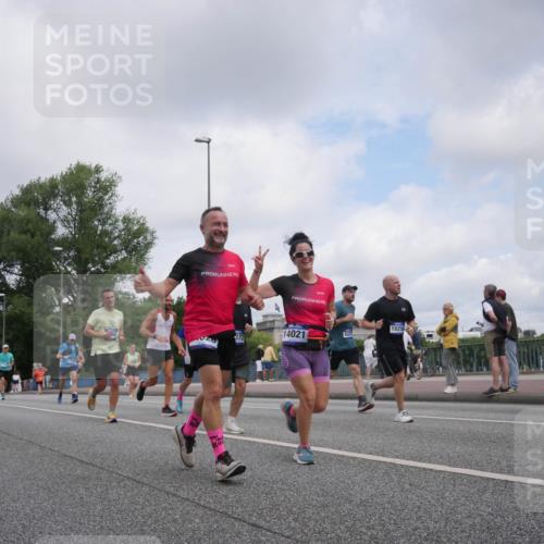 29.06.2025 - hella hamburg halbmarathon Luisa Fischer http://msf.ph/oto/8448818 29.06.2025 10:31:00 Kennedybrücke 372, 14021, 18256, 1148, 1530, 1793, 4372, 5903, 7234, 8327 meine-sportfotos.de