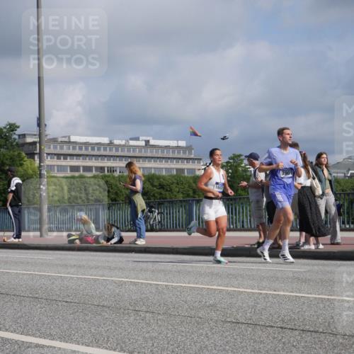 29.06.2025 - hella hamburg halbmarathon Luisa Fischer http://msf.ph/oto/8448831 29.06.2025 09:48:47 Kennedybrücke 16931, 7901, 1344, 4477, 7534, 7628, 7901, 10865 meine-sportfotos.de