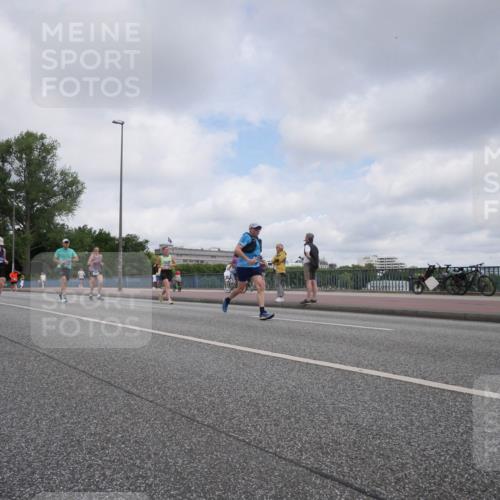 29.06.2025 - hella hamburg halbmarathon Luisa Fischer http://msf.ph/oto/8448834 29.06.2025 10:31:04 Kennedybrücke 1148, 1530, 4372, 5903, 8327 meine-sportfotos.de
