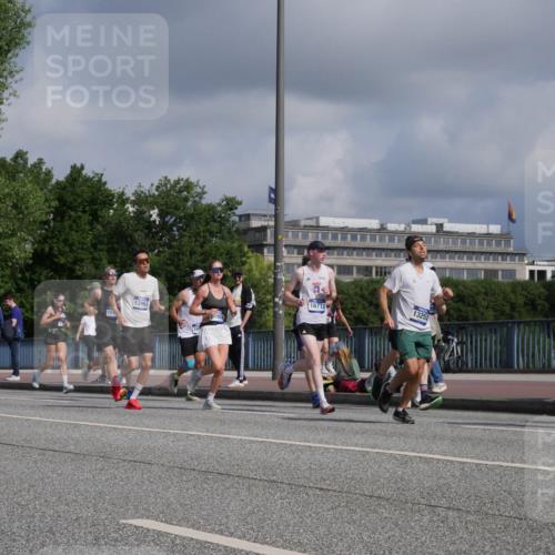 29.06.2025 - hella hamburg halbmarathon Luisa Fischer http://msf.ph/oto/8448837 29.06.2025 09:48:50 Kennedybrücke 1344, 155, 13961, 16712, 13252, 140, 1344, 4477, 4944, 7534, 7628, 7901, 10865 meine-sportfotos.de