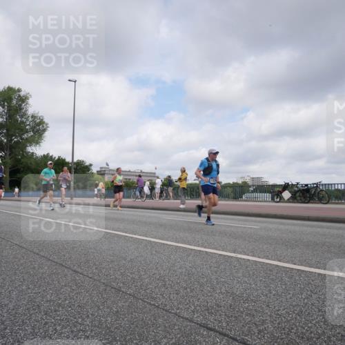 29.06.2025 - hella hamburg halbmarathon Luisa Fischer http://msf.ph/oto/8448838 29.06.2025 10:31:04 Kennedybrücke 1148, 1530, 4372, 5903, 8327 meine-sportfotos.de