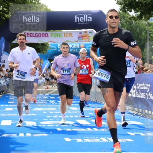29.06.2025 - hella hamburg halbmarathon Strokosch-Dieckow http://msf.ph/oto/8448840 29.06.2025 10:38:26 Ziel 1042, 1710, 2745, 3014, 3431, 3790, 7110, 8571, 14905, 14992, 16075, 16280, 18357, 18761 meine-sportfotos.de