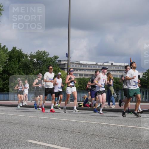 29.06.2025 - hella hamburg halbmarathon Luisa Fischer http://msf.ph/oto/8448846 29.06.2025 09:48:50 Kennedybrücke 1300, 1658, 16957, 1325, 1344, 4477, 4944, 7534, 7628, 7901, 10865 meine-sportfotos.de