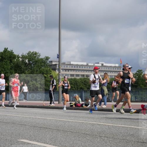 29.06.2025 - hella hamburg halbmarathon Luisa Fischer http://msf.ph/oto/8448883 29.06.2025 09:48:52 Kennedybrücke 4344, 4477, 762, 15902, 13961, 1344, 1889, 4477, 4944, 7534, 7628, 10865 meine-sportfotos.de