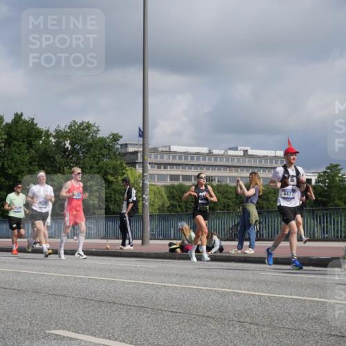 29.06.2025 - hella hamburg halbmarathon Luisa Fischer http://msf.ph/oto/8448891 29.06.2025 09:48:53 Kennedybrücke 344, 4477, 7628, 11661, 1344, 1889, 4477, 4944, 7534, 7628, 10865 meine-sportfotos.de