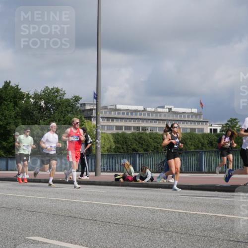 29.06.2025 - hella hamburg halbmarathon Luisa Fischer http://msf.ph/oto/8448898 29.06.2025 09:48:53 Kennedybrücke 1344, 11661, 4477, 1344, 1889, 4477, 4944, 7534, 7628, 10865 meine-sportfotos.de