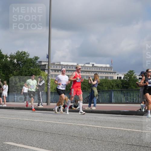 29.06.2025 - hella hamburg halbmarathon Luisa Fischer http://msf.ph/oto/8448910 29.06.2025 09:48:54 Kennedybrücke 11661, 4944, 7628, 344, 1344, 1889, 4477, 4944, 7628, 10865 meine-sportfotos.de