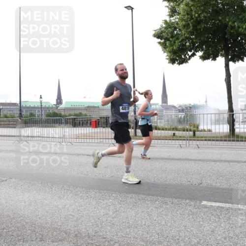 29.06.2025 - hella hamburg halbmarathon Lena Gebhardt http://msf.ph/oto/8448915 29.06.2025 10:30:33 Lombardsbrücke 4819, 1059, 1472, 1647, 2505, 2569, 2754, 2755, 2901, 3281, 3443, 3573, 4198, 4575, 4819, 6344, 6556, 6598, 6616, 7071, 7120, 9830, 10880, 11984, 12349, 12350, 12460, 12461, 12504, 12687, 12688, 12710, 13418, 14216, 14304, 14421, 15299, 15757, 15789, 15938, 16182, 16504, 16601, 16604, 16735, 16791, 16864, 18046, 18362, 18503, 18671, 18795, 18860 meine-sportfotos.de