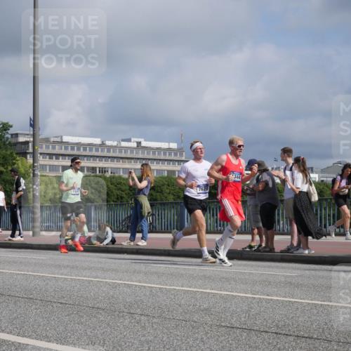 29.06.2025 - hella hamburg halbmarathon Luisa Fischer http://msf.ph/oto/8448925 29.06.2025 09:48:55 Kennedybrücke 11661, 7628, 344, 1344, 1889, 2243, 4477, 4944, 5048, 7628, 10865 meine-sportfotos.de