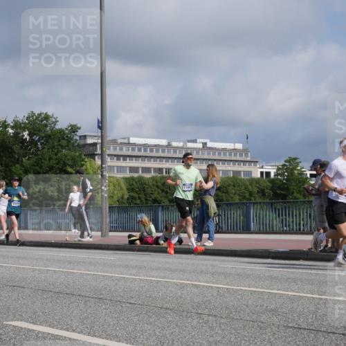 29.06.2025 - hella hamburg halbmarathon Luisa Fischer http://msf.ph/oto/8448930 29.06.2025 09:48:55 Kennedybrücke 4944, 11661, 7628, 1344, 1889, 2243, 4477, 4944, 5048, 7628, 10865 meine-sportfotos.de
