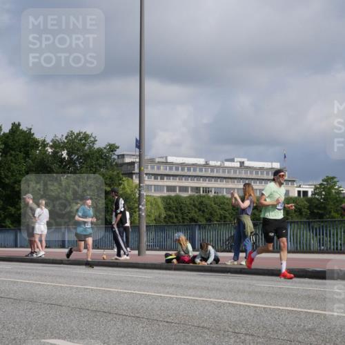 29.06.2025 - hella hamburg halbmarathon Luisa Fischer http://msf.ph/oto/8448943 29.06.2025 09:48:56 Kennedybrücke 1344, 1889, 2243, 4477, 4944, 5048, 7628, 8312, 10865 meine-sportfotos.de