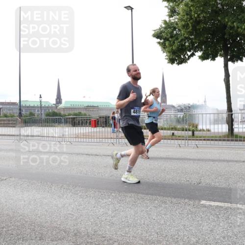 29.06.2025 - hella hamburg halbmarathon Lena Gebhardt http://msf.ph/oto/8448947 29.06.2025 10:30:33 Lombardsbrücke 4819, 1059, 1472, 1647, 2505, 2569, 2754, 2755, 2901, 3281, 3443, 3573, 4198, 4575, 4819, 6344, 6556, 6598, 6616, 7071, 7120, 9830, 10880, 11984, 12349, 12350, 12460, 12461, 12504, 12687, 12688, 12710, 13418, 14216, 14304, 14421, 15299, 15757, 15789, 15938, 16182, 16504, 16601, 16604, 16735, 16791, 16864, 18046, 18362, 18503, 18671, 18795, 18860 meine-sportfotos.de