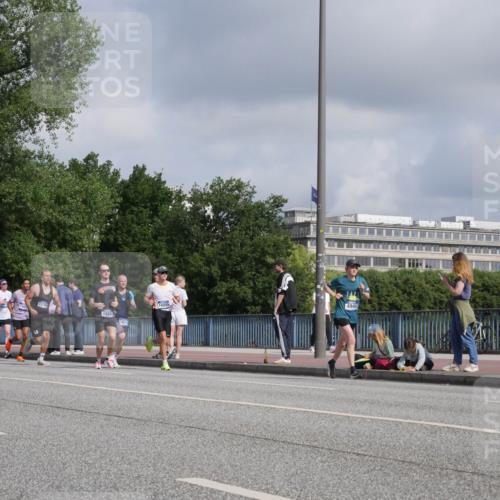 29.06.2025 - hella hamburg halbmarathon Luisa Fischer http://msf.ph/oto/8448959 29.06.2025 09:48:57 Kennedybrücke 1092, 11304, 1889, 16619, 16505, 20, 25, 4944, 1344, 1889, 2243, 4477, 4944, 5048, 7628, 8312, 10865 meine-sportfotos.de