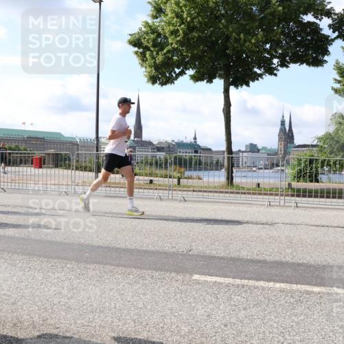 29.06.2025 - hella hamburg halbmarathon Lena Gebhardt http://msf.ph/oto/8448966 29.06.2025 09:53:46 Lombardsbrücke 5650, 1654, 1098, 1466, 1558, 1750, 1759, 2270, 2365, 2402, 2516, 2623, 2823, 2890, 2937, 3004, 3146, 3186, 3414, 4091, 4140, 4235, 4247, 4310, 4949, 5022, 5115, 5362, 5460, 5528, 5532, 5624, 5650, 5692, 6071, 6198, 6282, 6309, 6375, 6388, 6460, 6575, 6903, 7167, 7322, 7385, 7448, 7480, 7734, 8023, 8269, 9030, 9043, 9105, 9126, 9619, 9626, 9633, 9723, 9965, 10792, 11077, 11936, 13009 meine-sportfotos.de