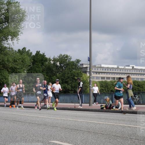 29.06.2025 - hella hamburg halbmarathon Luisa Fischer http://msf.ph/oto/8448969 29.06.2025 09:48:57 Kennedybrücke 1304, 1889, 16505, 1344, 1889, 2243, 4477, 4944, 5048, 7628, 8312, 10865 meine-sportfotos.de