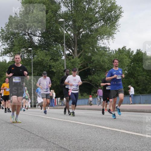 29.06.2025 - hella hamburg halbmarathon Luisa Fischer http://msf.ph/oto/8448978 29.06.2025 10:31:12 Kennedybrücke 5707, 15108, 1918, 186, 42, 195, 11766, 7764, 1340, 5285, 5707, 7764, 7980, 9855 meine-sportfotos.de