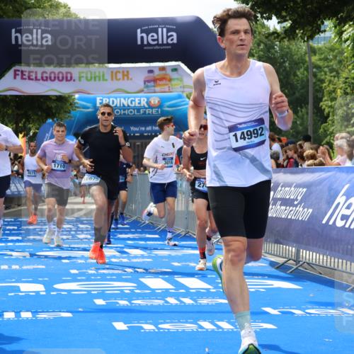 29.06.2025 - hella hamburg halbmarathon Strokosch-Dieckow http://msf.ph/oto/8448981 29.06.2025 10:38:24 Ziel 1042, 1710, 2745, 3014, 3431, 3790, 6095, 7110, 8571, 14992, 16075, 16280, 18357, 18761 meine-sportfotos.de