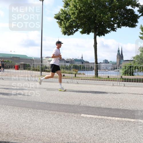 29.06.2025 - hella hamburg halbmarathon Lena Gebhardt http://msf.ph/oto/8448982 29.06.2025 09:53:46 Lombardsbrücke 4247, 5650, 16549, 1098, 1466, 1558, 1750, 1759, 2270, 2365, 2402, 2516, 2623, 2823, 2890, 2937, 3004, 3146, 3186, 3414, 4091, 4140, 4235, 4247, 4310, 4949, 5022, 5115, 5362, 5460, 5528, 5532, 5624, 5650, 5692, 6071, 6198, 6282, 6309, 6375, 6388, 6460, 6575, 6903, 7167, 7322, 7385, 7448, 7480, 7734, 8023, 8269, 9030, 9043, 9105, 9126, 9619, 9626, 9633, 9723, 9965, 10792, 11077, 11936, 13009 meine-sportfotos.de