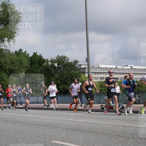 29.06.2025 - hella hamburg halbmarathon Luisa Fischer http://msf.ph/oto/8449017 29.06.2025 09:49:00 Kennedybrücke 16811, 10927, 11304, 1889, 16619, 16505, 1577, 1889, 2243, 4944, 5048, 5152, 5660, 8312, 8323 meine-sportfotos.de