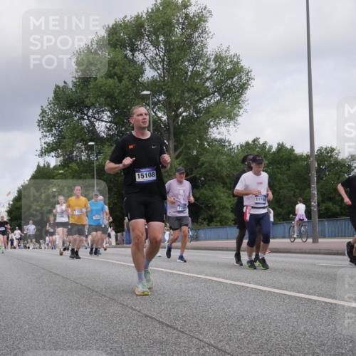 29.06.2025 - hella hamburg halbmarathon Luisa Fischer http://msf.ph/oto/8449029 29.06.2025 10:31:14 Kennedybrücke 3855, 5707, 1830, 15108, 11766, 13400, 7764, 1918, 42, 79, 5285, 5707, 5939, 7667, 7764, 7980, 9855 meine-sportfotos.de