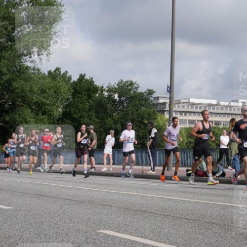 29.06.2025 - hella hamburg halbmarathon Luisa Fischer http://msf.ph/oto/8449030 29.06.2025 09:49:00 Kennedybrücke 304, 10927, 16811, 5048, 8312, 18277, 2243, 14310, 1889, 1577, 1889, 2243, 4944, 5048, 5152, 5660, 8312, 8323 meine-sportfotos.de