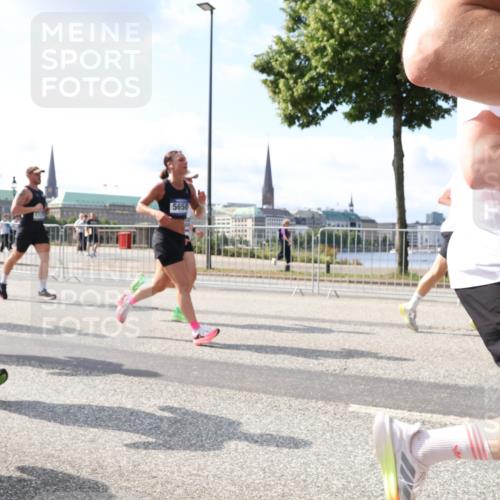 29.06.2025 - hella hamburg halbmarathon Lena Gebhardt http://msf.ph/oto/8449040 29.06.2025 09:53:47 Lombardsbrücke 6575, 5650, 1098, 1466, 1558, 1750, 1902, 2270, 2365, 2402, 2516, 2623, 2823, 2890, 2937, 3004, 3146, 3186, 3414, 4091, 4140, 4235, 4247, 4310, 4949, 5022, 5115, 5362, 5460, 5528, 5532, 5650, 5692, 6071, 6198, 6282, 6309, 6375, 6388, 6460, 6575, 6903, 7167, 7322, 7385, 7448, 7480, 7734, 8023, 8269, 9030, 9043, 9105, 9126, 9482, 9619, 9626, 9633, 9723, 9965, 10792, 11077, 11936, 12084, 13009 meine-sportfotos.de