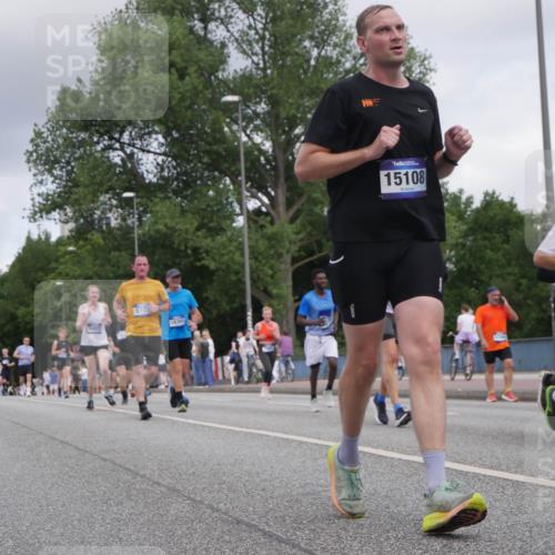29.06.2025 - hella hamburg halbmarathon Luisa Fischer http://msf.ph/oto/8449060 29.06.2025 10:31:14 Kennedybrücke 855, 570, 18301, 15108, 11766, 5285, 5707, 5939, 7667, 7764, 7980, 9855 meine-sportfotos.de
