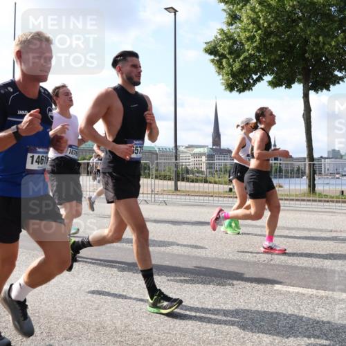 29.06.2025 - hella hamburg halbmarathon Lena Gebhardt http://msf.ph/oto/8449063 29.06.2025 09:53:47 Lombardsbrücke 8, 1461, 1676, 657, 1098, 1466, 1558, 1750, 1902, 2270, 2365, 2402, 2516, 2623, 2823, 2890, 2937, 3004, 3146, 3186, 3414, 4091, 4140, 4235, 4247, 4310, 4949, 5022, 5115, 5362, 5460, 5528, 5532, 5650, 5692, 6071, 6198, 6282, 6309, 6375, 6388, 6460, 6575, 6903, 7167, 7322, 7385, 7448, 7480, 7734, 8023, 8269, 9030, 9043, 9105, 9126, 9482, 9619, 9626, 9633, 9723, 9965, 10792, 11077, 11936, 12084, 13009 meine-sportfotos.de