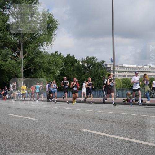29.06.2025 - hella hamburg halbmarathon Luisa Fischer http://msf.ph/oto/8449066 29.06.2025 09:49:01 Kennedybrücke 14310, 1577, 1889, 2243, 4944, 5048, 5152, 5660, 7466, 8312, 8323 meine-sportfotos.de