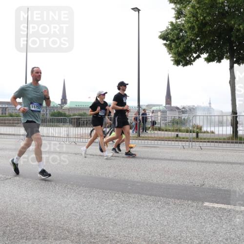 29.06.2025 - hella hamburg halbmarathon Lena Gebhardt http://msf.ph/oto/8449071 29.06.2025 10:30:35 Lombardsbrücke 15757, 1235, 1059, 1472, 1647, 2268, 2505, 2569, 2754, 2755, 2901, 3281, 3443, 3573, 4198, 4575, 4819, 6344, 6556, 6598, 6616, 7071, 7120, 9830, 10880, 11984, 12349, 12350, 12460, 12461, 12504, 12687, 12688, 12710, 13418, 14216, 14421, 14803, 15299, 15757, 15789, 15938, 16504, 16601, 16604, 16735, 16791, 16864, 18046, 18362, 18671, 18795, 18860 meine-sportfotos.de