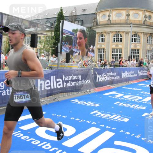 29.06.2025 - hella hamburg halbmarathon Michael Strokosch http://msf.ph/oto/8449084 29.06.2025 10:29:09 Ziel 3043, 8473, 10171, 10351, 16157, 18874, 19194 meine-sportfotos.de