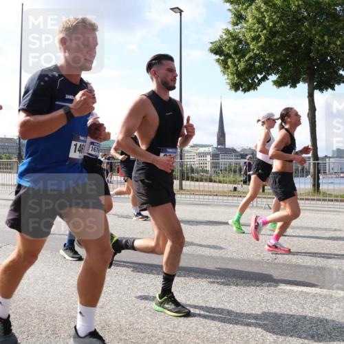29.06.2025 - hella hamburg halbmarathon Lena Gebhardt http://msf.ph/oto/8449091 29.06.2025 09:53:47 Lombardsbrücke 14618, 146, 1676, 1098, 1466, 1558, 1750, 1902, 2270, 2365, 2402, 2516, 2623, 2823, 2890, 2937, 3004, 3146, 3186, 3414, 4091, 4140, 4235, 4247, 4310, 4949, 5022, 5115, 5362, 5460, 5528, 5532, 5650, 5692, 6071, 6198, 6282, 6309, 6375, 6388, 6460, 6575, 6903, 7167, 7322, 7385, 7448, 7480, 7734, 8023, 8269, 9030, 9043, 9105, 9126, 9482, 9619, 9626, 9633, 9723, 9965, 10792, 11077, 11936, 12084, 13009 meine-sportfotos.de