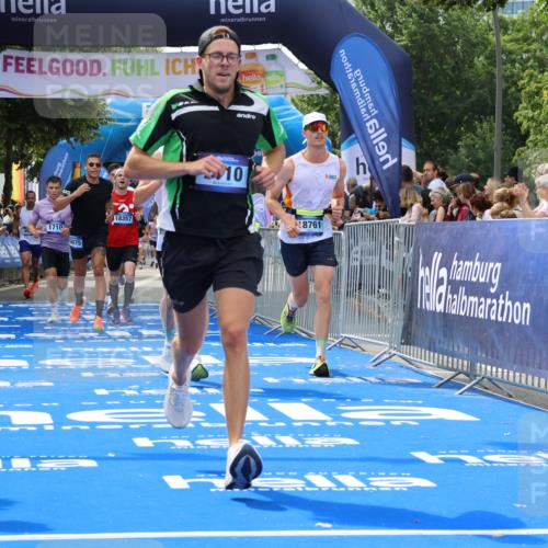29.06.2025 - hella hamburg halbmarathon Strokosch-Dieckow http://msf.ph/oto/8449096 29.06.2025 10:38:23 Ziel 1042, 1688, 1710, 2745, 3014, 3431, 3790, 6095, 7110, 8571, 14992, 16075, 16280, 18357, 18761 meine-sportfotos.de