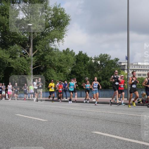 29.06.2025 - hella hamburg halbmarathon Luisa Fischer http://msf.ph/oto/8449100 29.06.2025 09:49:03 Kennedybrücke 8312, 5048, 1827, 14310, 243, 13493, 1577, 1889, 2243, 5048, 5152, 5660, 7466, 8312, 8323, 10477 meine-sportfotos.de