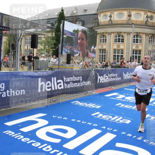 29.06.2025 - hella hamburg halbmarathon Michael Strokosch http://msf.ph/oto/8449107 29.06.2025 10:29:09 Ziel 3043, 8473, 10171, 10351, 16157, 18874, 19194 meine-sportfotos.de