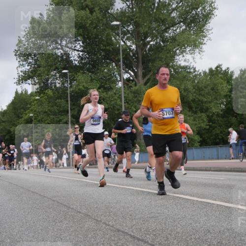 29.06.2025 - hella hamburg halbmarathon Luisa Fischer http://msf.ph/oto/8449111 29.06.2025 10:31:17 Kennedybrücke 7667, 9855, 3045, 5707, 80, 5285, 5707, 5939, 7667, 7764, 7980, 9855, 10412, 10413 meine-sportfotos.de