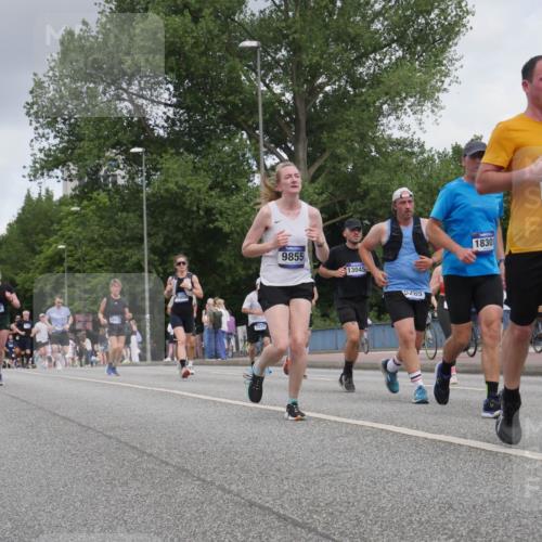 29.06.2025 - hella hamburg halbmarathon Luisa Fischer http://msf.ph/oto/8449129 29.06.2025 10:31:18 Kennedybrücke 7667, 10413, 5056, 5930, 9855, 13045, 5285, 18301, 5707, 5285, 5707, 5939, 7667, 7764, 7980, 9855, 10412, 10413 meine-sportfotos.de