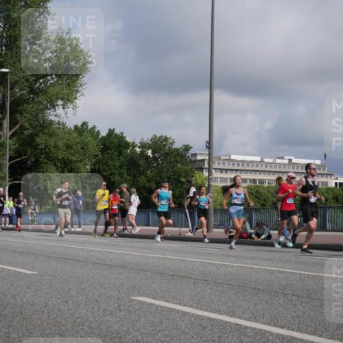 29.06.2025 - hella hamburg halbmarathon Luisa Fischer http://msf.ph/oto/8449155 29.06.2025 09:49:04 Kennedybrücke 5048, 1827, 3152, 1244, 13494, 14310, 1577, 1889, 2243, 5048, 5152, 5660, 7466, 8312, 8323, 10477 meine-sportfotos.de