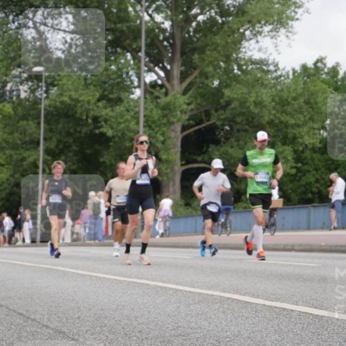 29.06.2025 - hella hamburg halbmarathon Luisa Fischer http://msf.ph/oto/8449165 29.06.2025 10:31:20 Kennedybrücke 7667, 10413, 13043, 5285, 5707, 5939, 7497, 7667, 7764, 7980, 9855, 10412, 10413 meine-sportfotos.de