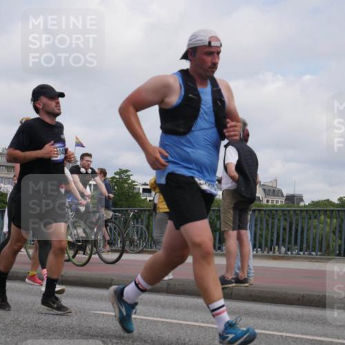 29.06.2025 - hella hamburg halbmarathon Luisa Fischer http://msf.ph/oto/8449184 29.06.2025 10:31:21 Kennedybrücke 5285, 5707, 5939, 7497, 7667, 7764, 7980, 9855, 10412, 10413 meine-sportfotos.de