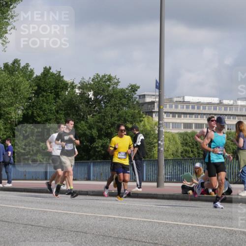 29.06.2025 - hella hamburg halbmarathon Luisa Fischer http://msf.ph/oto/8449223 29.06.2025 09:49:05 Kennedybrücke 180, 5152, 349, 12447, 134, 1577, 2243, 5048, 5152, 5660, 7466, 8312, 8323, 10477 meine-sportfotos.de