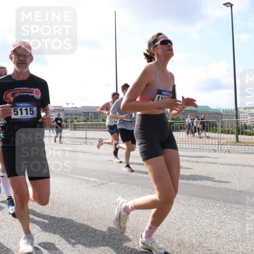 29.06.2025 - hella hamburg halbmarathon Lena Gebhardt http://msf.ph/oto/8449231 29.06.2025 09:53:48 Lombardsbrücke 270, 887, 5115, 6, 49, 1098, 1466, 1558, 1750, 1902, 2270, 2365, 2402, 2516, 2623, 2823, 2890, 2937, 3004, 3146, 3186, 3414, 4091, 4140, 4235, 4237, 4247, 4310, 4949, 5022, 5115, 5362, 5460, 5528, 5532, 5650, 5692, 6071, 6198, 6282, 6309, 6375, 6388, 6460, 6575, 6903, 7167, 7322, 7385, 7448, 7480, 7734, 8023, 8269, 9030, 9043, 9105, 9126, 9482, 9619, 9626, 9633, 9723, 9965, 10792, 11077, 11936, 12084, 13009 meine-sportfotos.de