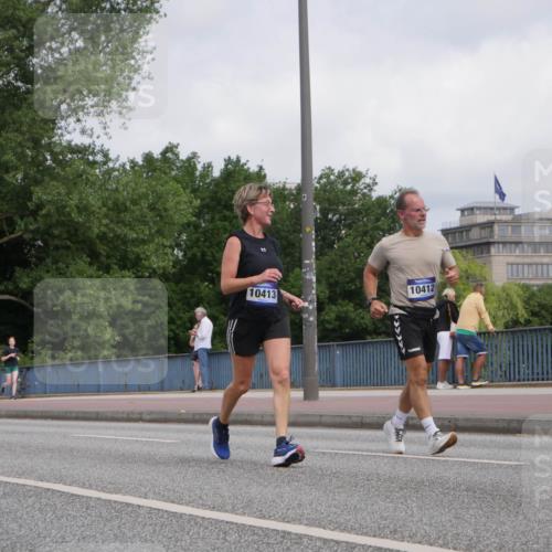 29.06.2025 - hella hamburg halbmarathon Luisa Fischer http://msf.ph/oto/8449270 29.06.2025 10:31:24 Kennedybrücke 10413, 10412, 5285, 5939, 6102, 7497, 7667, 7980, 10412, 10413 meine-sportfotos.de