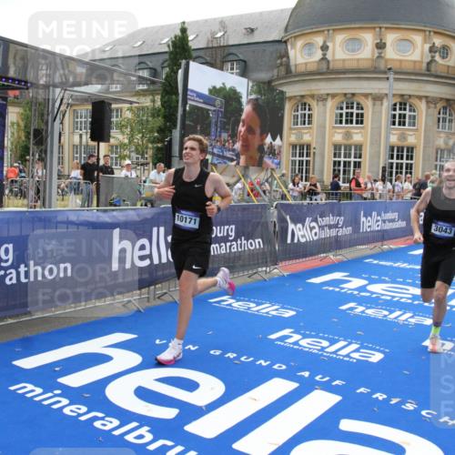 29.06.2025 - hella hamburg halbmarathon Michael Strokosch http://msf.ph/oto/8449282 29.06.2025 10:29:13 Ziel 3043, 8473, 10171, 16157, 19194 meine-sportfotos.de