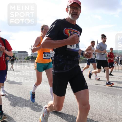 29.06.2025 - hella hamburg halbmarathon Lena Gebhardt http://msf.ph/oto/8449289 29.06.2025 09:53:49 Lombardsbrücke 132, 13, 18718, 115, 4345, 166, 1098, 1413, 1466, 1750, 1902, 2270, 2365, 2402, 2516, 2623, 2823, 2890, 2937, 3004, 3146, 3186, 3414, 4140, 4235, 4237, 4247, 4310, 4949, 5115, 5362, 5460, 5528, 5532, 5650, 5692, 6071, 6198, 6282, 6309, 6375, 6388, 6460, 6575, 6903, 7167, 7322, 7385, 7448, 7480, 7734, 8023, 8269, 8928, 9030, 9043, 9105, 9126, 9482, 9619, 9626, 9633, 9723, 9965, 10792, 11077, 11936, 12084, 13009 meine-sportfotos.de