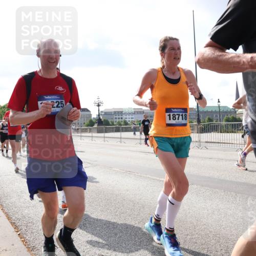 29.06.2025 - hella hamburg halbmarathon Lena Gebhardt http://msf.ph/oto/8449315 29.06.2025 09:53:49 Lombardsbrücke 225, 18718, 511, 1098, 1413, 1466, 1750, 1902, 2270, 2365, 2402, 2516, 2623, 2823, 2890, 2937, 3004, 3146, 3186, 3414, 4140, 4235, 4237, 4247, 4310, 4949, 5115, 5362, 5460, 5528, 5532, 5650, 5692, 6071, 6198, 6282, 6309, 6375, 6388, 6460, 6575, 6903, 7167, 7322, 7385, 7448, 7480, 7734, 8023, 8269, 8928, 9030, 9043, 9105, 9126, 9482, 9619, 9626, 9633, 9723, 9965, 10792, 11077, 11936, 12084, 13009 meine-sportfotos.de