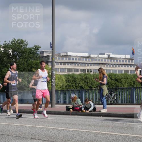 29.06.2025 - hella hamburg halbmarathon Luisa Fischer http://msf.ph/oto/8449329 29.06.2025 09:49:08 Kennedybrücke 1577, 18026, 1053, 1577, 2243, 5048, 5152, 5660, 7466, 8312, 8323, 10477 meine-sportfotos.de